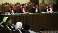 Sidang kasus dugaan korupsi e-KTP dipimpin oleh hakim Yanto.