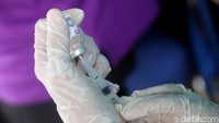 Difteri disebabkan kuman Corynebacterium diphtheriae yang sangat mudah menular, Bun, yakni melalui droplet (partikel air kecil yang dihasilkan ketika orang batuk atau bersin).