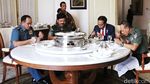 Potret Kebersamaan Santap Siang Jokowi dengan 3 Bintang 4