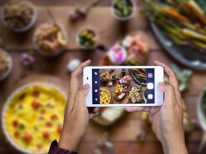 Ilustrasi food photography menggunakan kamera ponsel. Foto: Polytron Pime 7 Ilustrasi food photography menggunakan kamera ponsel. Foto: Polytron Pime 7