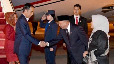 Foto: Jokowi Pulang ke Tanah Air Usai Bela Palestina di KTT OKI