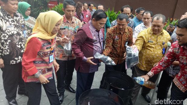 Kanwil DKI Musnahkan 248 Ponsel hingga 57 Sajam Hasil Sidak Lapas