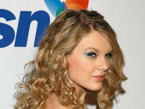 5 Gaya Jadul Taylor  Swift  yang Kini Sudah Ditinggalkannya