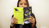 Michel Turco yang merupakan seorang reporter majalah Moto Revie dan GP Racing, telah menulis buku tentang perjalanan karier Rossi sejak awal hingga namanya besar seperti sekarang ini.