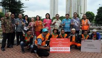 Setiap penerima polis mendapatkan pertanggungan asuransi senilai 100 juta rupiah selama satu tahun. Pemberian dukungan ini untuk turut mendukung terwujudnya lingkungan tetap bersih terutama kali dan sungai. Foto: dok. Sinarmas