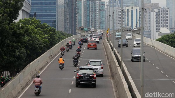 Buat Kamu Pemotor, Ini Lho Bahayanya Kalau Lewat JLNT Casablanca