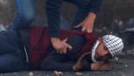 Foto Dramatis Penangkapan Demonstran Palestina oleh Aparat Israel