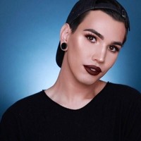 Perjalanan Zachary Edward menjadi make up artist sempat melalui berbagai rintangan. Dia pernah tidak memiliki tempat tinggal untuk beberapa minggu, sampai akhirnya berhasil mencapai kesuksesannya sekarang. Zachary dikenal karena berbagai trik make up yang bisa langsung diterapkan. Foto: Dok. Instagram