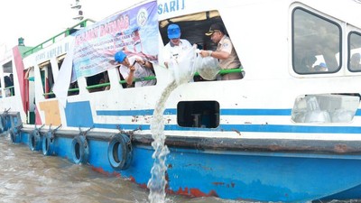 KKP Tebar 270 Ribu Benih Ikan di Sungai Musi