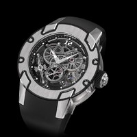 Richard Mille RM 031: US$ 1,16 Juta atau Rp 15,7 Miliar. Jam tangan berikutnya tampil lebih simpel dan sporty. Namun siapa sangka harganya tidak sesederhana penampilannya dan dibanderol Rp 15,7 miliar. Harga selangit ini tak lain karena jam tangan dibuat dari batu safir dan anti silau pada bagian depan dan belakangnya. Foto: Dok. Richard Mille