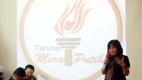 Diskusi dibuka oleh Sekjen DPP Taruna Merah Putih, Restu Hapsari. Foto: dok. TMP