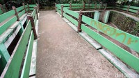 Sejumlah coretan terlihat di sana-sini.