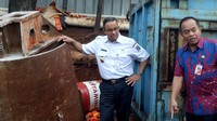 Foto: Anies kemudian meminta pihak Adikarya selaku pembangun untuk membuka beton separator supaya air bisa mengalir lancar. Fotografer: Seysha Desnikia/detikcom