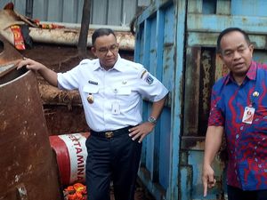 Anies Perintahkan Geser Beton Separator Proyek LRT Penyebab Banjir