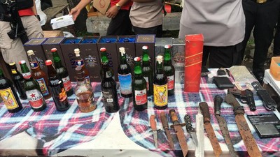 Penampakan Polisi Ubek-ubek Sarang Narkoba di Tanah Kusir