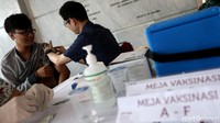 Mereka dengan sukarela disuntik agar terhindar dari penyakit difteri.