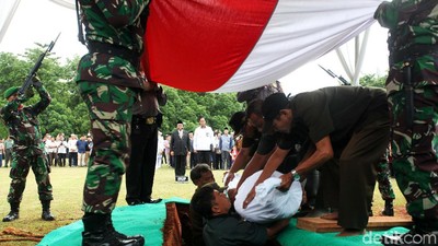 AM Fatwa Dimakamkan di TMP Kalibata