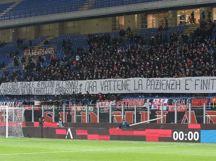 Donnarumma Diserang Suporter Milan