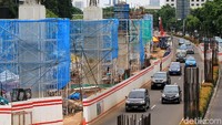 Pembangunan di ruas Jalan HR Rasuna Said berada di median tengah pemisah jalan dan menggunakan jalur bus TransJ sisi barat dan timur.