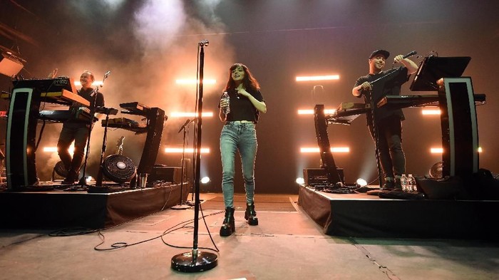 LAS VEGAS, NV - APRIL 21:  (L-R) Recording artist/producer Iain Cook, singer Lauren Mayberry, and recording artist/producer Martin Doherty of Chvrches perform at Brooklyn Bowl Las Vegas on April 21, 2016 in Las Vegas, Nevada.  (Photo by Ethan Miller/Getty Images)