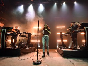 Pertengkaran Dunia Maya Chvrches Melawan Chris Brown dan Tyga, Kenapa?