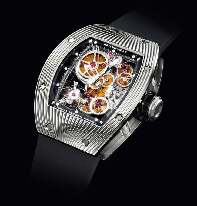 Meterorite Watch RM-018: US$ 1 Juta atau Rp 13,5 Miliar. Richard Mille dan desainer perhiasan Boucheron bekerjasama membuat jam tangan satu ini. Mengutip Huffington Post, bagian roda mesinnya dibuat dari meteorit chondrite, yang datang dari sabuk asteroid antara Jupiter dan Mars. Foto: Dok. Richard Mille
