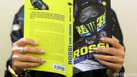 Buku ini diproduksi oleh Gramedia Printing dengan jumlah 4.000 dengan standar kualitas kertas dan yang lainnya dibuat sama seperti di Prancis.