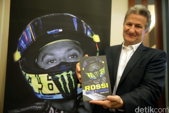 Buku biografi Valentino Rossi versi terjemahan bahasa Indonesia resmi diluncurkan. Buku tersebut berjudul Sang Legenda