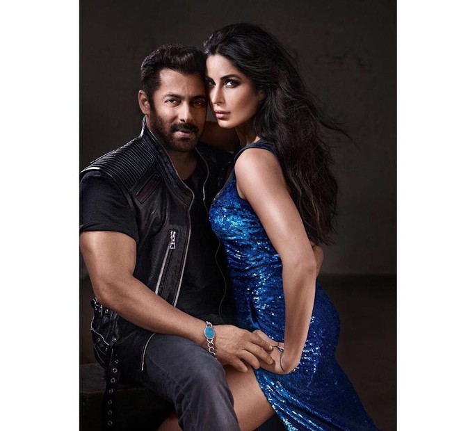 Bintang film Dhoom 3 ini sempat menjalin hubungan asmara dengan aktor Salman Khan. Meskipun banyak yang menganggap pasangan Bollywood paling seksi, sayangnya hubungan mereka harus kandas. Foto: Instagram