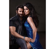 Bintang film Dhoom 3 ini sempat menjalin hubungan asmara dengan aktor Salman Khan. Meskipun banyak yang menganggap pasangan Bollywood paling seksi, sayangnya hubungan mereka harus kandas. Foto: Instagram
