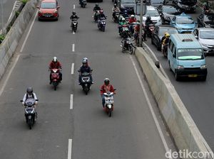 Foto: Lagi, Pemotor Bermental Baja Nekat Terobos JLNT Kasablanka