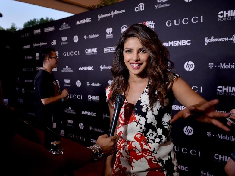 Ketika Priyanka Chopra Dibuat Terkejut oleh Pesulap Ketika Priyanka Chopra Dibuat Terkejut oleh Pesulap