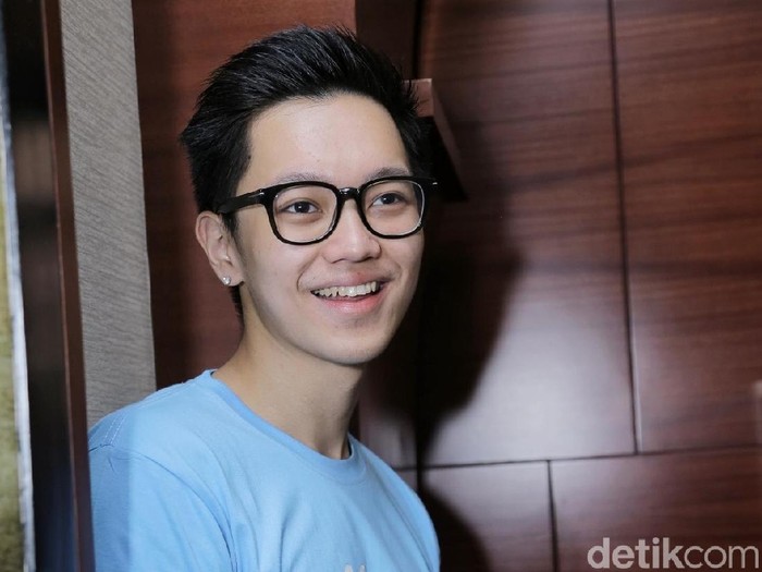 Pakai Anting, Brandon Salim Juga Ingin Berjenggot