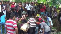 Tiga hari setelah jasad Restu ditemukan, polisi kembali menemukan korban kedua bernama Slamet (50) pada tanggal 14 Desember. Terungkapnya korban kedua dari aksi pembunuhan yang dilakukan oleh Muslimin, merupakan hasil penyelidikan dan pengakuan istri tersangka, yakni Sawiyah (42).  (Foto: Robby Bernardi/detikcom)