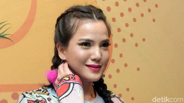 Seperti Roger Danuarta, 7 Artis Indonesia Ini Juga Jadi Mualaf 