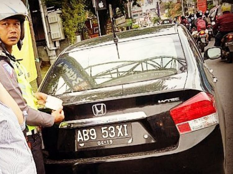 Pelat Nomor Aneh Kendaraan Kids Zaman Now