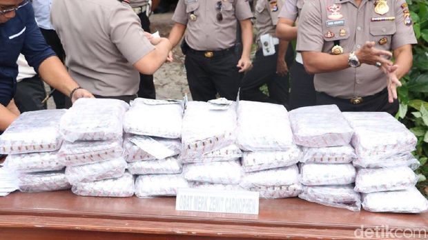 Polisi Gerebek Pabrik PCC di Lebak Banten, 2 Juta Pil Disita