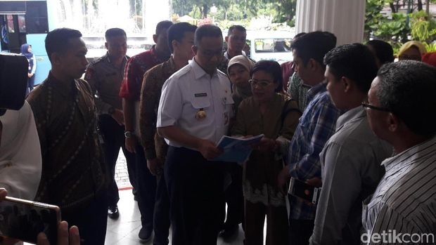 Anies Baswedan tiba di Balai Kota DKI Jakarta