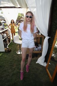 Siap-siap ke DWP, 5 Penampilan Artis Ini Bisa Jadi Inspirasi Gaya Kamu