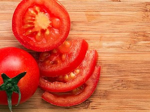 7 Manfaat Masker Tomat untuk Kecantikan Wajah