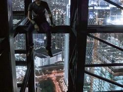 Aksi Menantang Maut Rooftopper Lokal di Gedung Tertinggi Jakarta