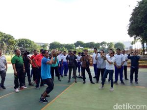 Saat Sandiaga Paksa Para SKPD Berolahraga di Lapangan Banteng