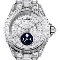 Ini merupakan tipe jam tangan Chanel J12 Moonphase. Harga yang ditawarkan untuk jam satu ini US$ 841 ribu atau sekitar Rp 11,4 miliar. Foto: Dok. Swiss Luxury