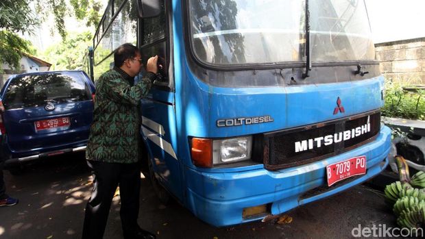 Lihat Deretan Mobil Dinas DPR yang Telantar, Fadli: Harus Dilelang!