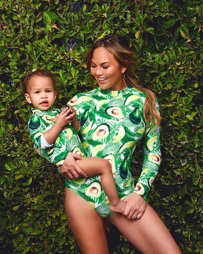 Peringkat keenam model paling populer di Instagram ditempati oleh Chrissy Teigen. Wanita yang memiliki 15,1 jutaan follower tersebut sering mengunggah foto kebersamaannya dengan suami dan anak. Foto: Instagram