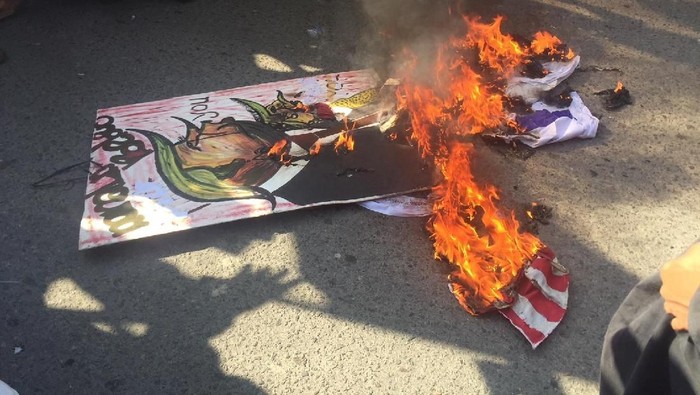 Tolak Yerusalem Ibu Kota Israel, Massa Bakar Bendera AS di Medan