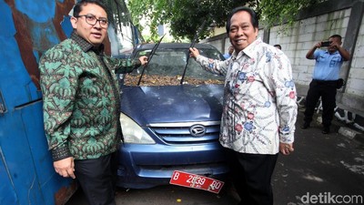 Fadli Zon Cek Kendaraan Operasional DPR yang Rusak