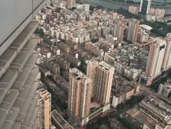 Aksi Menantang Maut Rooftopper Lokal di Gedung Tertinggi Jakarta