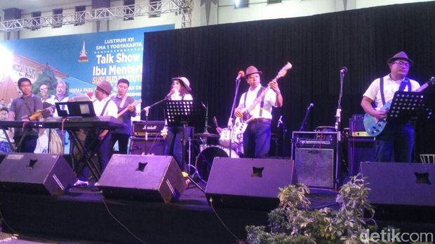Temu Alumni SMA 1 Yogya: Rommy Ngeband, Susi Jadi Bintang Selfie