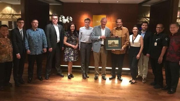 Chairul Tanjung menerima delegasi Rusia.